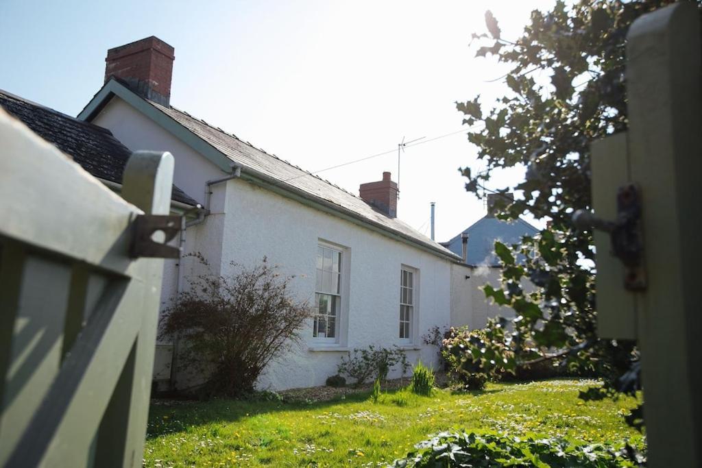 May Tree Cottage Manorbier 5 Mins From The Beach Sleeps 4 Luaran gambar
